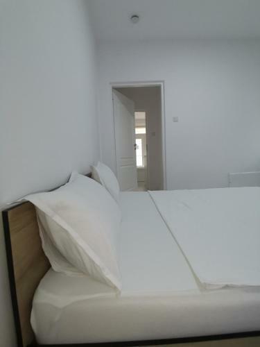 Casuta Cu Tei-lime House