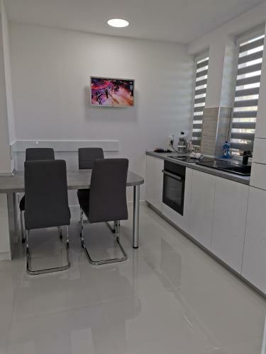 Casuta Cu Tei-lime House