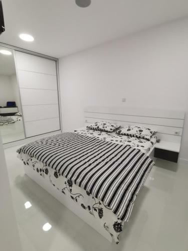Casuta Cu Tei-lime House