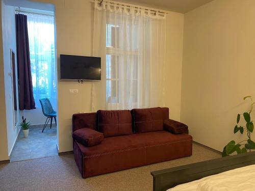 Hostal Theater Guesthouse With Parking