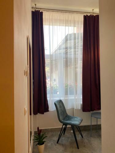 Hostal Theater Guesthouse With Parking