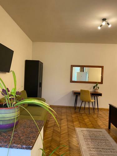 Hostal Theater Guesthouse With Parking
