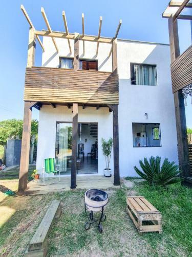 Casa Na Praia Do Rosa Com Piscina