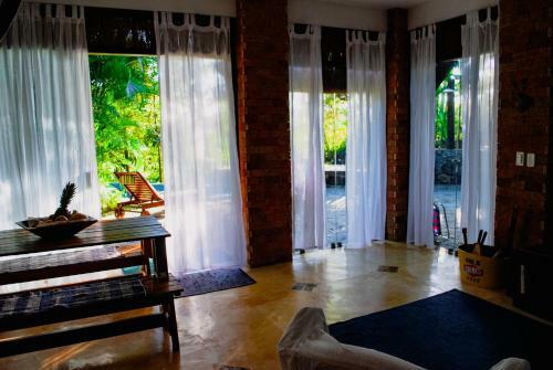 Casa Com Excelente Estrutura - 300m Da Praia
