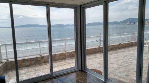 Apartamento De Cobertura Frente Para O Mar Itapema