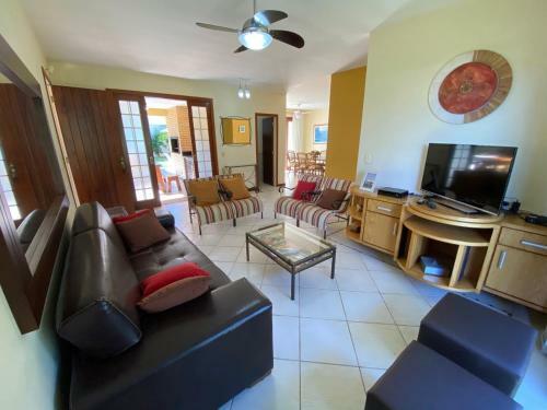 Casa 3 Dormit�rios Jurere Internacional