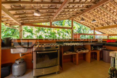 Casa 3 Dormit�rios Com Piscina E Campo De Futebol
