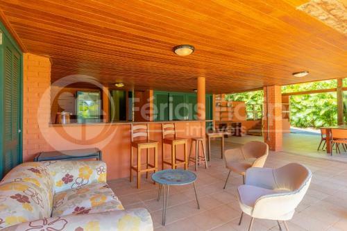 Casa 3 Dormit�rios Com Piscina E Campo De Futebol