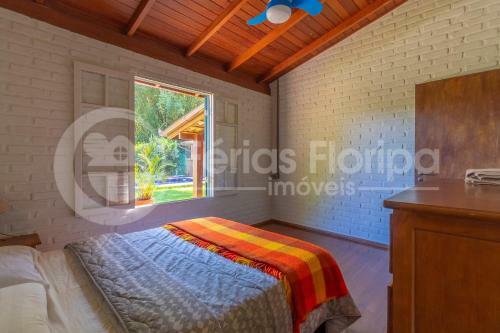 Casa 3 Dormit�rios Com Piscina E Campo De Futebol
