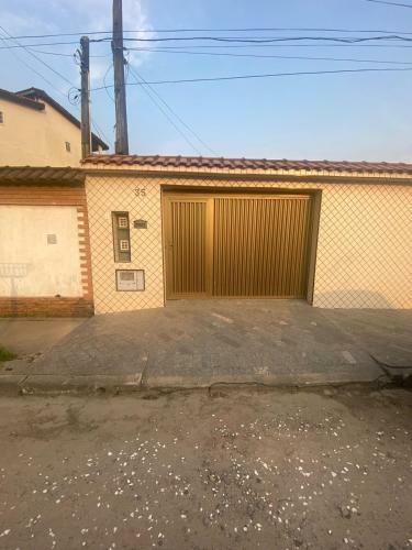 Casa Espa�osa No Guaruj� C/ 2 Dorm. E Churrasqueira