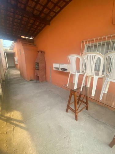 Casa Espa�osa No Guaruj� C/ 2 Dorm. E Churrasqueira