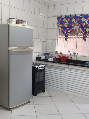Casa Espa�osa No Guaruj� C/ 2 Dorm. E Churrasqueira