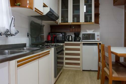 Apartamento Av Das Hort�nsias 3 Quartos 3 Banheiros