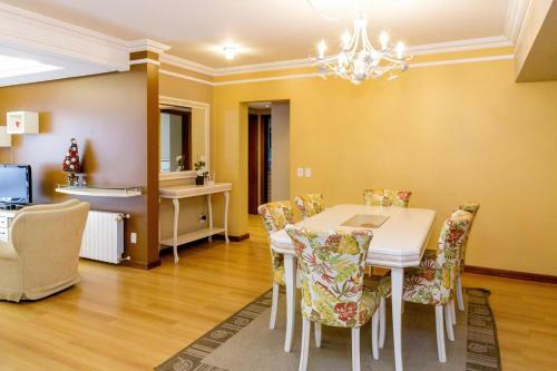 Apartamento Espa�o E Conforto, 3 Quartos, No Centro De Gramado