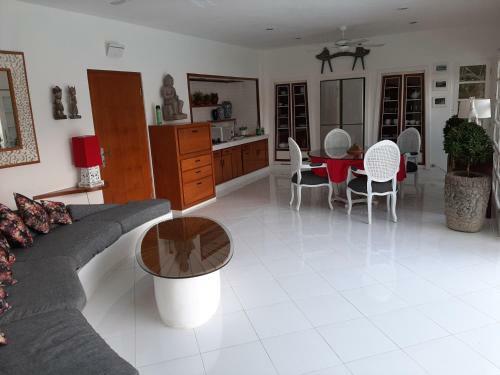Sunkiss Villa By Yogya Tropicana