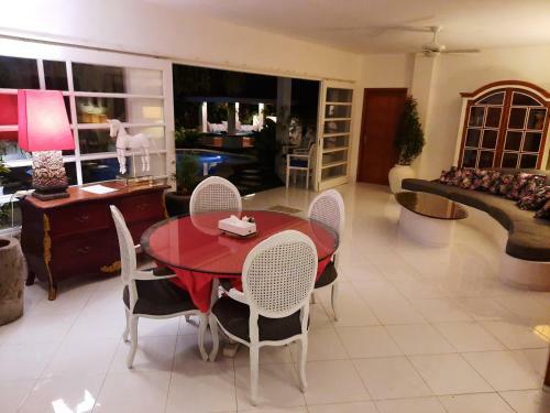 Sunkiss Villa By Yogya Tropicana