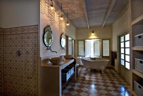 Deluxe Central Private Pool Villa (couple - 2 Persons)