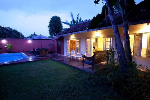 Deluxe Central Private Pool Villa (couple - 2 Persons)