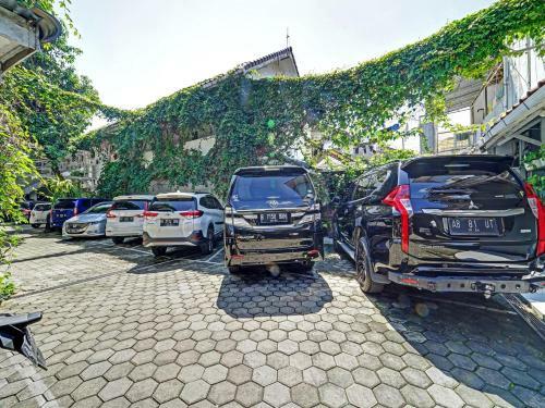 Hotel Oyo 90496 Izzi Ekslusif