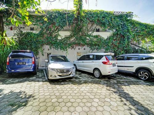 Hotel Oyo 90496 Izzi Ekslusif