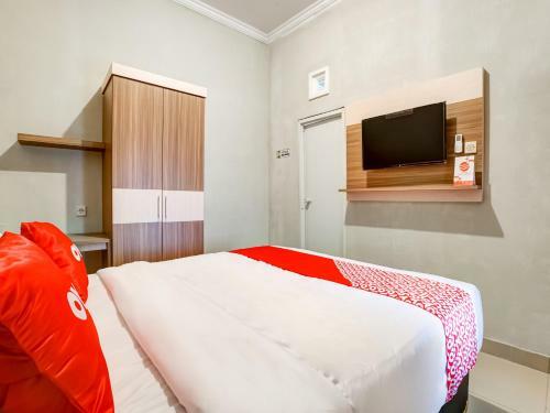 Hotel Vaccinated Staff - Oyo 90174 Ebarly Syariah
