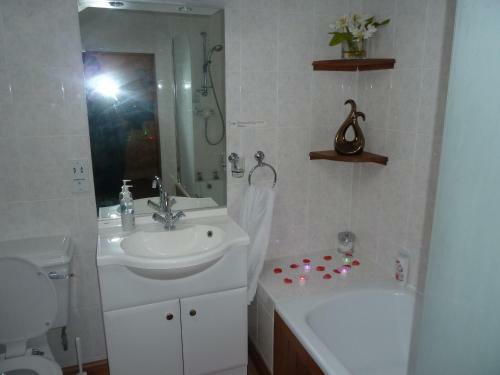 Oakenholt Farm Bed And Breakfast