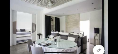 Villa 4 Br Fashion Style Modern Comfortable