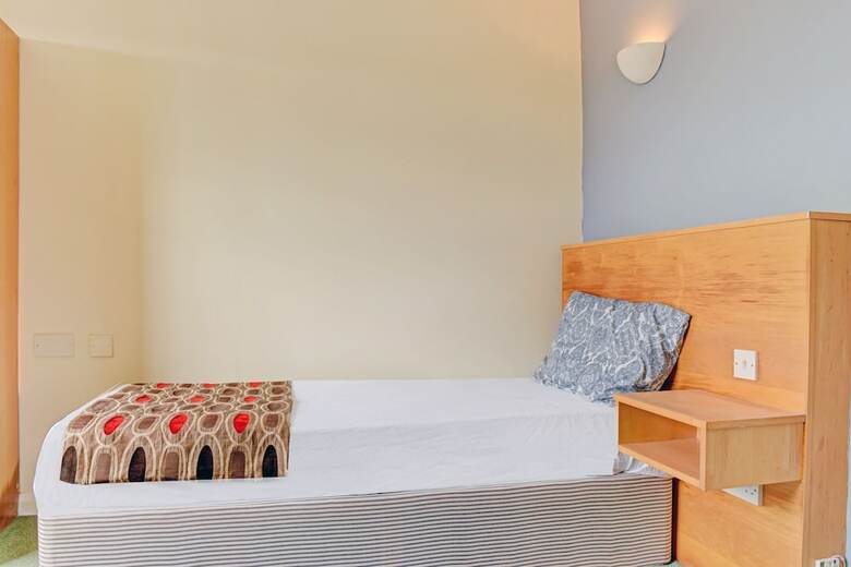 Hotel Oyo Shilton Inn