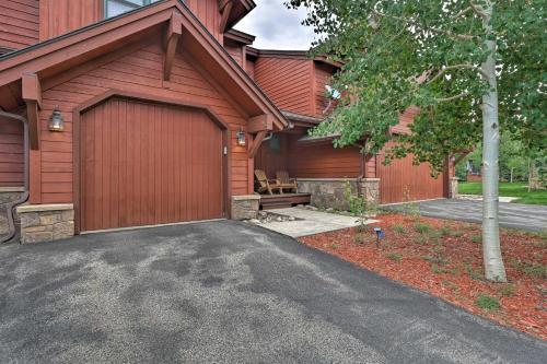 Updated Family Getaway With Hot Tub And Ski Shuttle!