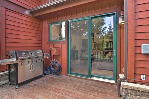 Updated Family Getaway With Hot Tub And Ski Shuttle!
