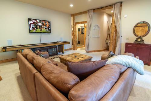 Climbing Bear Lodge Townhome Great Setting Hot Tub