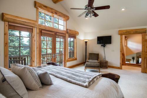 Climbing Bear Lodge Townhome Great Setting Hot Tub