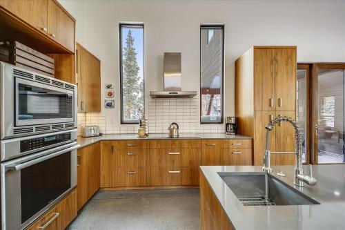 Modern Alpine Escape Home