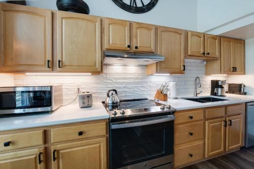 Inner Circle 15 Serenity Condo Great Breck Location