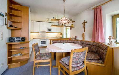 Wonderful Bright Apartment With Balcony & Garden