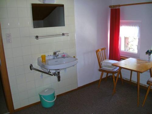 Gro�es Ferienhaus In Ruhiger Lage - Wlan B. 9 Per.