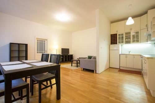 Apartment With Free Garage Prague 1