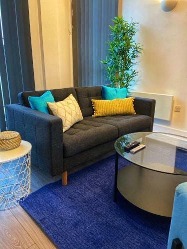 Chertsey - Beautiful Modern 2 Bedroom Apartment