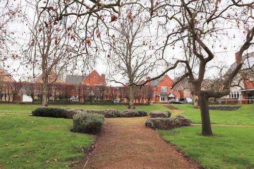 Apartamento Modern Apt In Epsom-self Check In & Free Parking