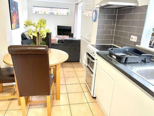 Koala And Tree - Spacious 3 Bed House, Free Parking