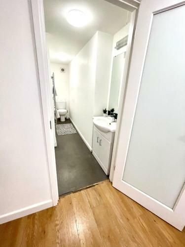 Koala And Tree - Spacious 3 Bed House, Free Parking