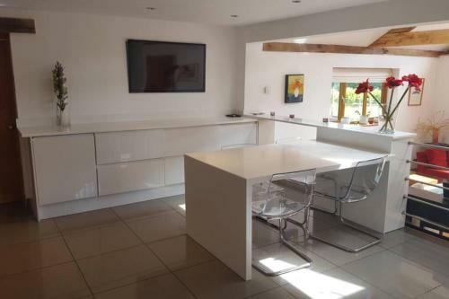 Prestwick Oak - Open Plan 2 Double Ensuite Rural Oak Framed House Sleeps 4 Plus Aonb