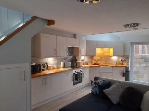 Outstanding Modern 1-bed House In Chippenham