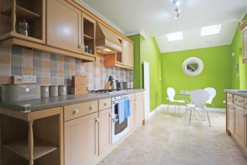Queens Road - Luxury Spacious Home In Chester
