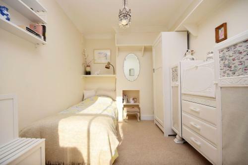 Cottage By The Roman Wall, Chichester