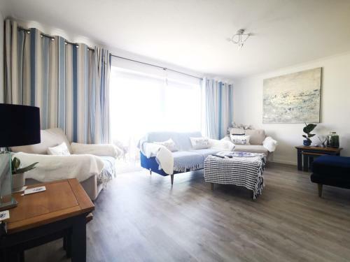 Sea View 3 Bedroom Seaside Property