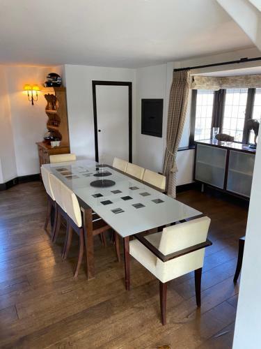Chichester Retreat With Large Private Mature Garden