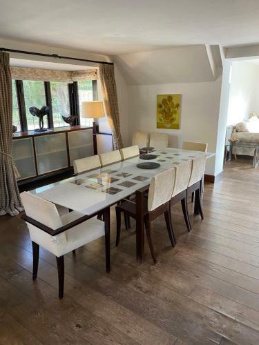 Chichester Retreat With Large Private Mature Garden