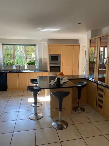 Chichester Retreat With Large Private Mature Garden