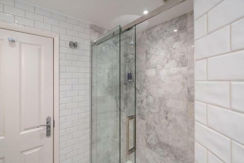 Wellington Square - By Luxury Apartments